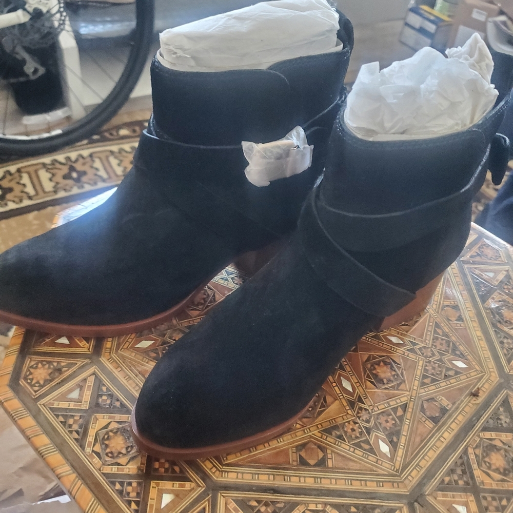 Kate SpadeVero Cuoio Black Suede Ankle Boots. women's size 8